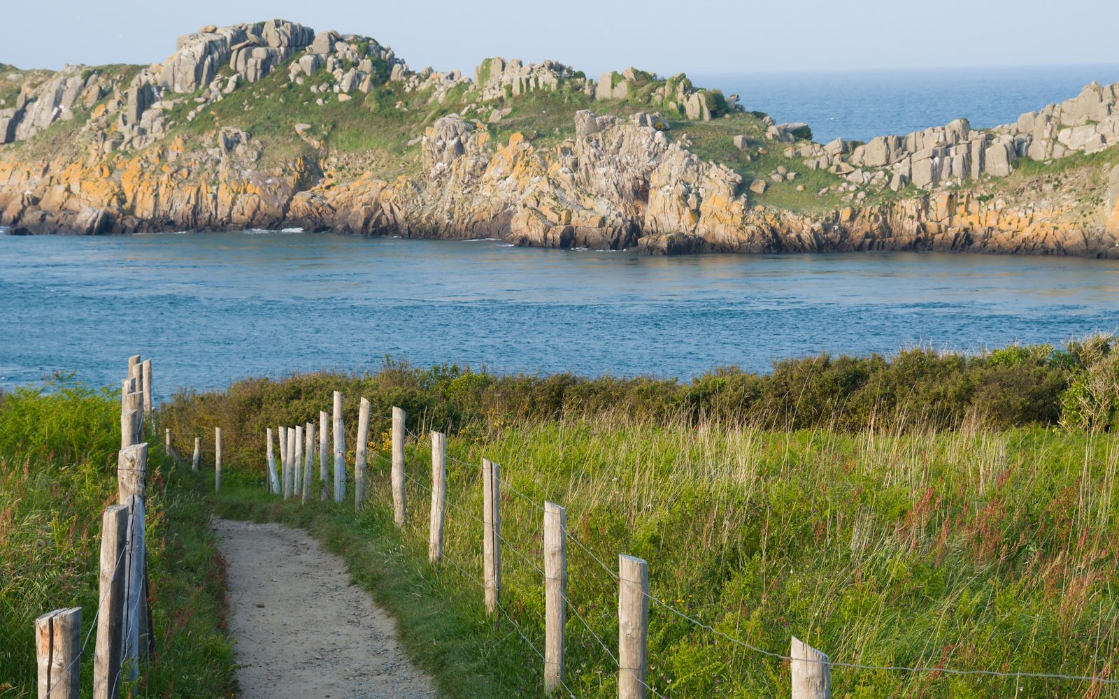Cliffside hiking trail